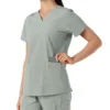 Blusa médica de cuello en V con paneles de punto Force Essentials para mujer