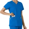 Blusa médica de cuello en V con paneles de punto Force Essentials para mujer