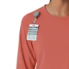 Blusa médica de manguitos largos con cuello redondo Force Cross-Flex para mujer