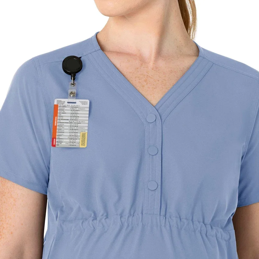 Blusa médica de maternidad Henley Force Essentials para mujer