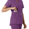 Blusa médica de mujer Force Essentials con cuello en V y paneles de punto