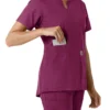 Blusa médica de mujer Force Essentials con cuello en V y paneles de punto