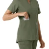 Blusa médica de mujer Force Essentials con cuello en V y paneles de punto