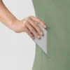 Blusa médica de punto con cuello en V Force Cross-Flex para mujer