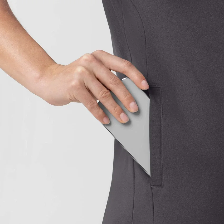Blusa médica de punto con cuello en V Force Cross-Flex para mujer