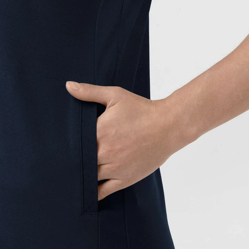 Blusa médica de punto con cuello en V Force Cross-Flex para mujer
