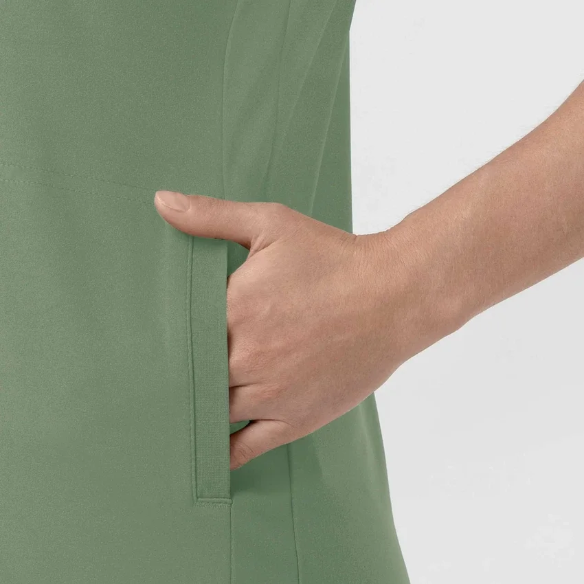 Blusa médica de punto con cuello en V Force Cross-Flex para mujer