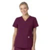 Blusa médica Force Essentials con cuello en V para mujer