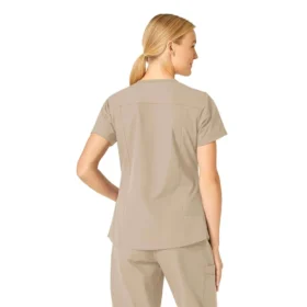 Blusa médica Force Essentials con cuello en V para mujer