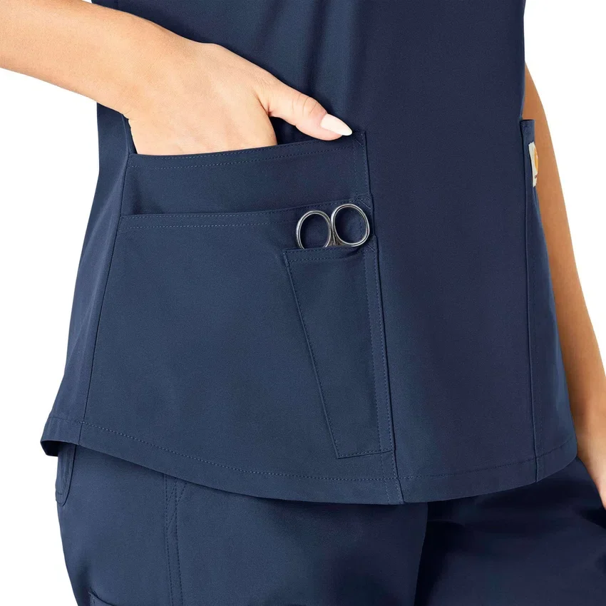 Blusa médica Force Essentials con cuello en V para mujer