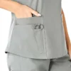 Blusa médica Force Essentials con cuello en V para mujer