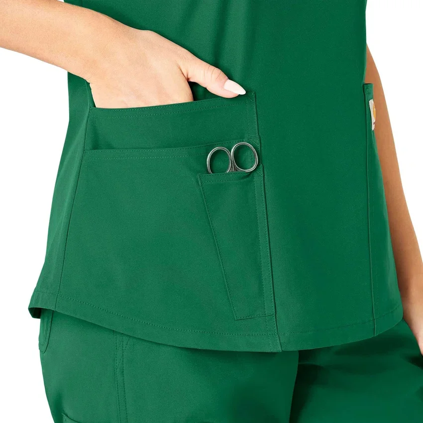 Blusa médica Force Essentials con cuello en V para mujer
