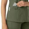 Blusa médica Force Essentials con cuello en V para mujer
