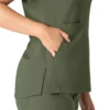 Blusa médica tipo túnica con cuello en V «Force Essentials» para mujer
