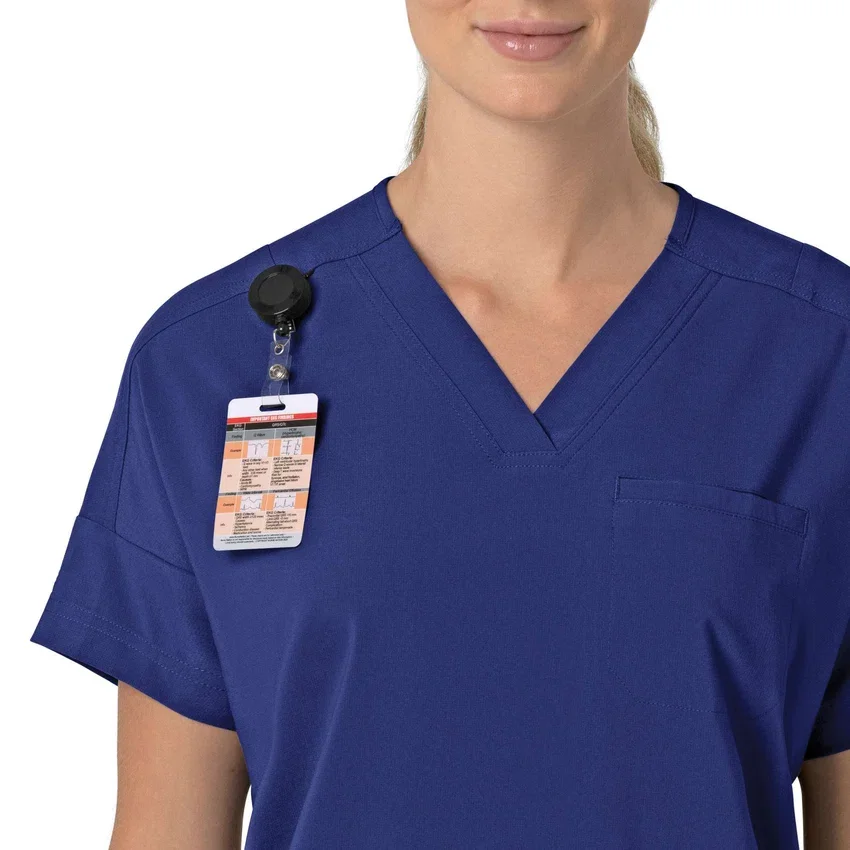 Camisa médica de mujer Force Cross-Flex con cuello en V oversize