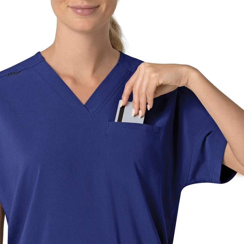 Camisa médica de mujer Force Cross-Flex con cuello en V oversize
