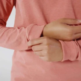 Camiseta de manguitos largos con logo «Dearborn» de corte holgado y tejido grueso para mujer