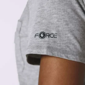 Camiseta de mujer Force de corte holgado con bolsillos y tejido transpirable