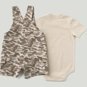 Conjunto de dos piezas para niño: body con manguitos cortos y pantalones cortos con bolsillos de camuflaje (bebé)