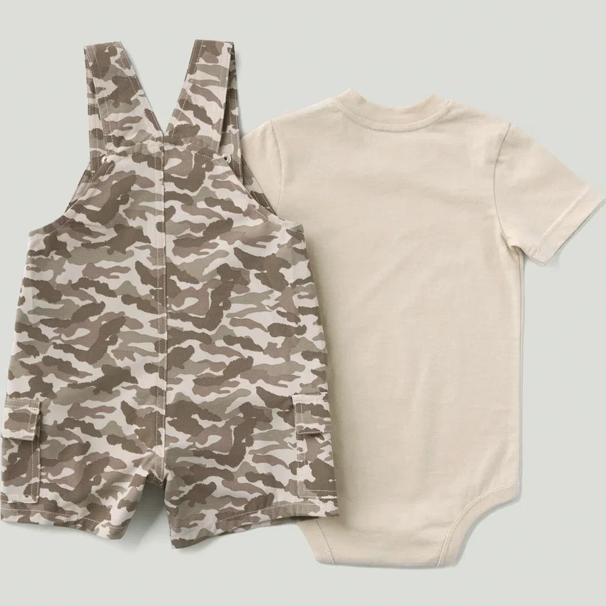 Conjunto de dos piezas para niño: body con manguitos cortos y pantalones cortos con bolsillos de camuflaje (bebé)