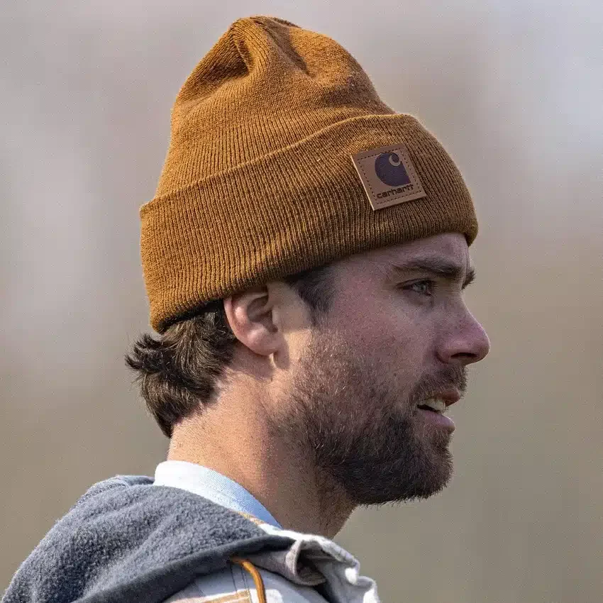 Gorro con parche a juego