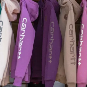 Sudadera con capucha y logotipo de Clarksburg para mujer, de corte holgado y forrada de forro polar